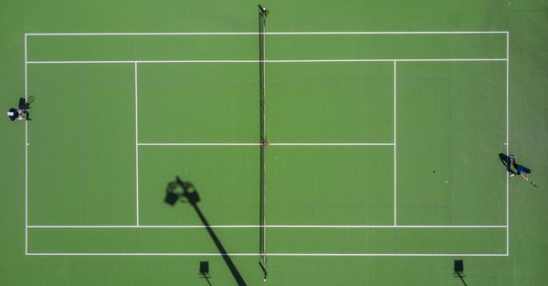 Quels sont les défis de l'organisation de grands événements de basket internationaux ?