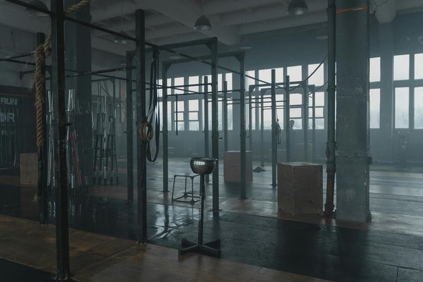Comment structurer une séance de musculation pour les athlètes pratiquant le karaté?