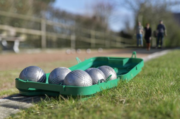 Les meilleurs stages de pétanque en 2025 : initiation et progrès